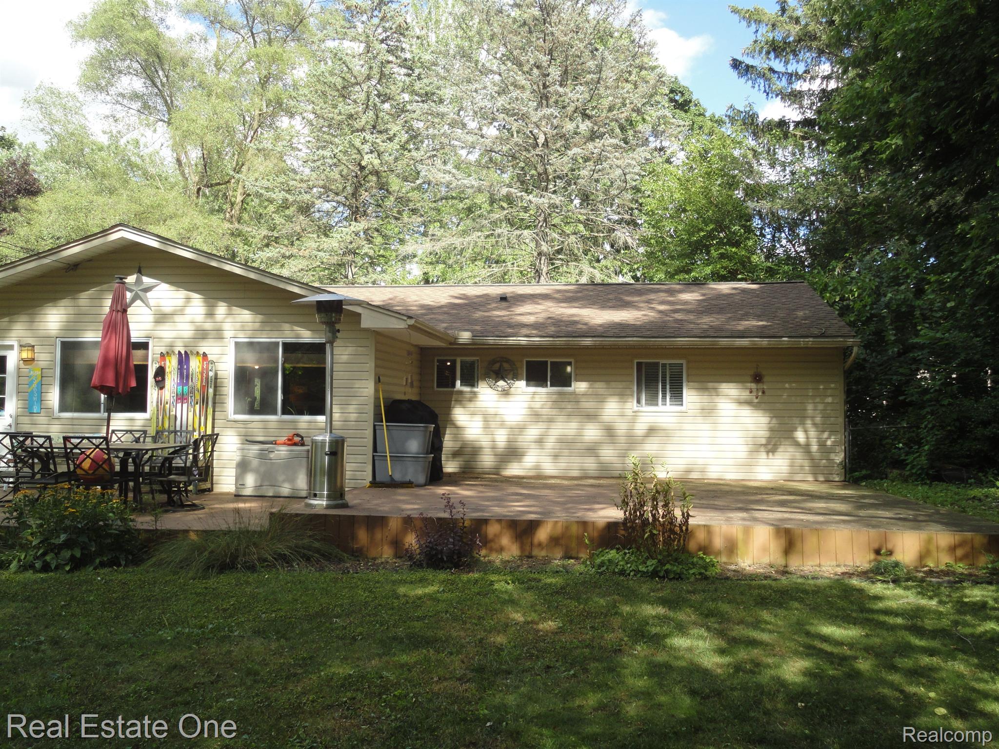 4307 Marcus Road Waterford, MI 48329 - Photo 15 of 17 Perfect for Entertaining