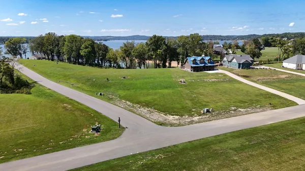 a view of a garden with lawn chairs