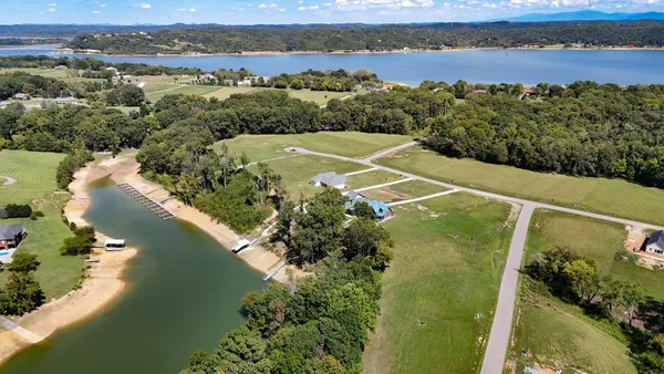 a view of a tennis court