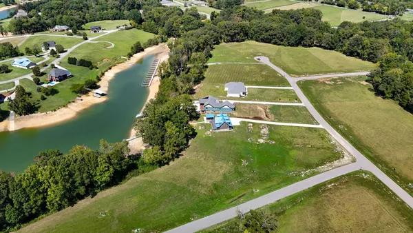a view of a tennis court