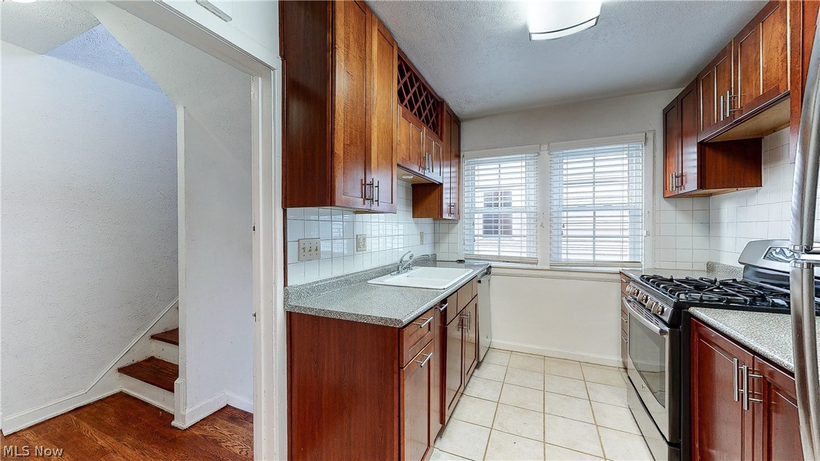 3655 Avalon Road Cleveland, OH 44120 - Photo 6 of 34