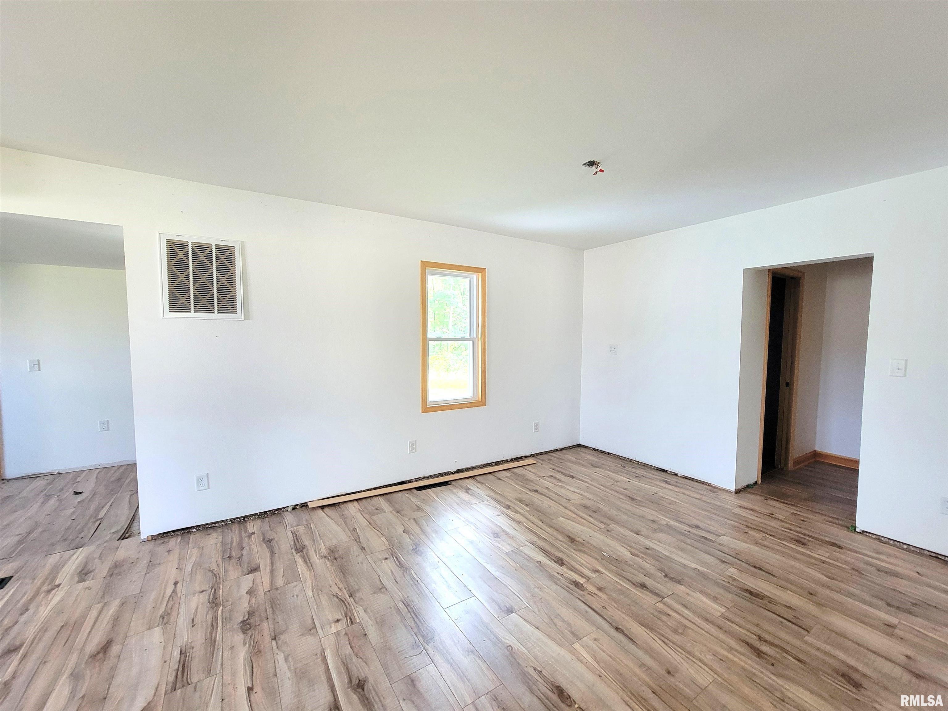 7324 State Rte 161 Extension Iuka, IL 62849 - Photo 9 of 78