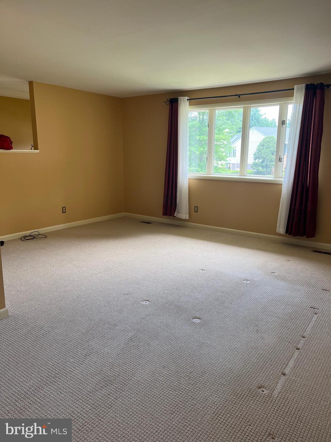 9613 Trepid Road Nottingham, MD 21236 - Photo 3 of 29 Living room