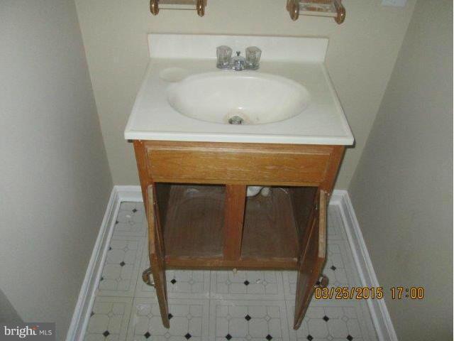 5414 Tramore Road Baltimore, MD 21214 - Photo 20 of 24 a close view of cabinet