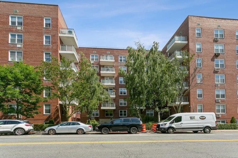 9411 Shore Road, Unit 1M Brooklyn, NY 11209 - Photo 2 of 23 Gallery Image 2