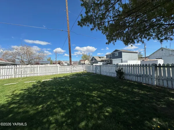 $289,000 | 204 North Spokane Street, Moxee, WA 98936