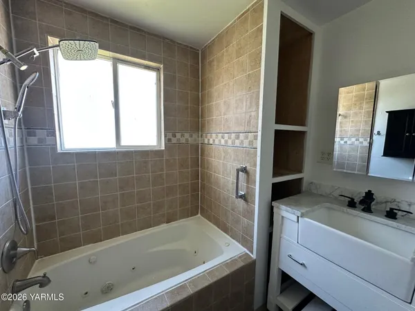$289,000 | 204 North Spokane Street, Moxee, WA 98936
