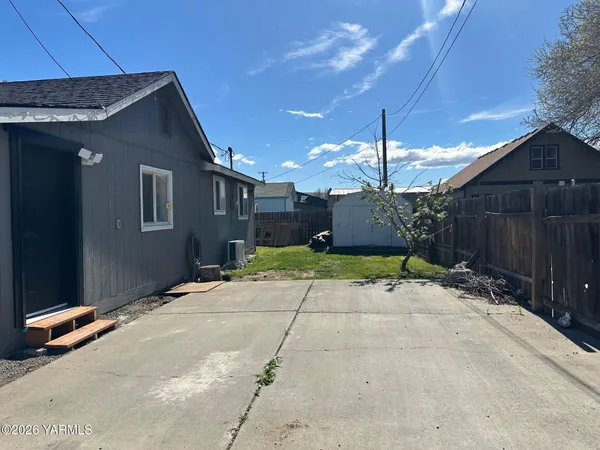 $289,000 | 204 North Spokane Street, Moxee, WA 98936