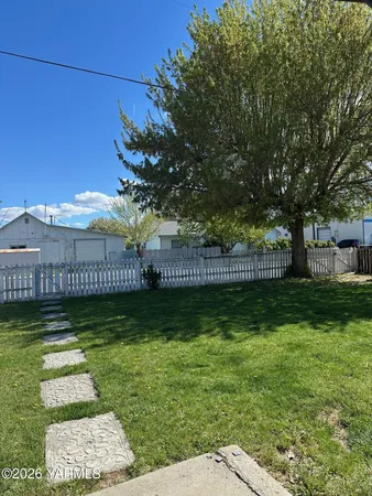 $289,000 | 204 North Spokane Street, Moxee, WA 98936