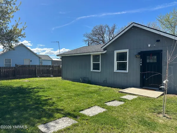 $289,000 | 204 North Spokane Street, Moxee, WA 98936