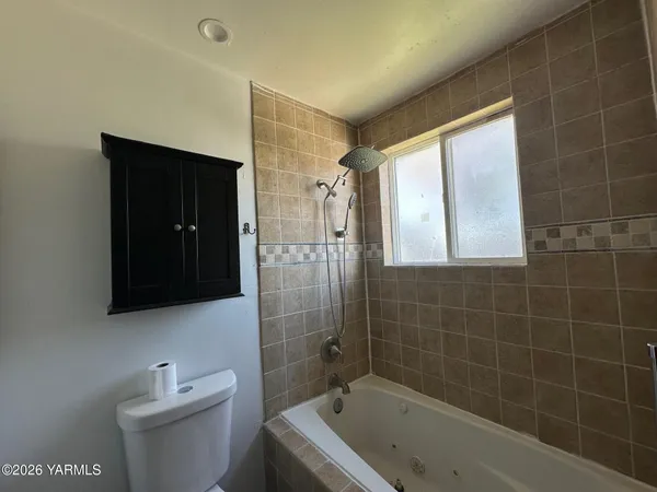 $289,000 | 204 North Spokane Street, Moxee, WA 98936