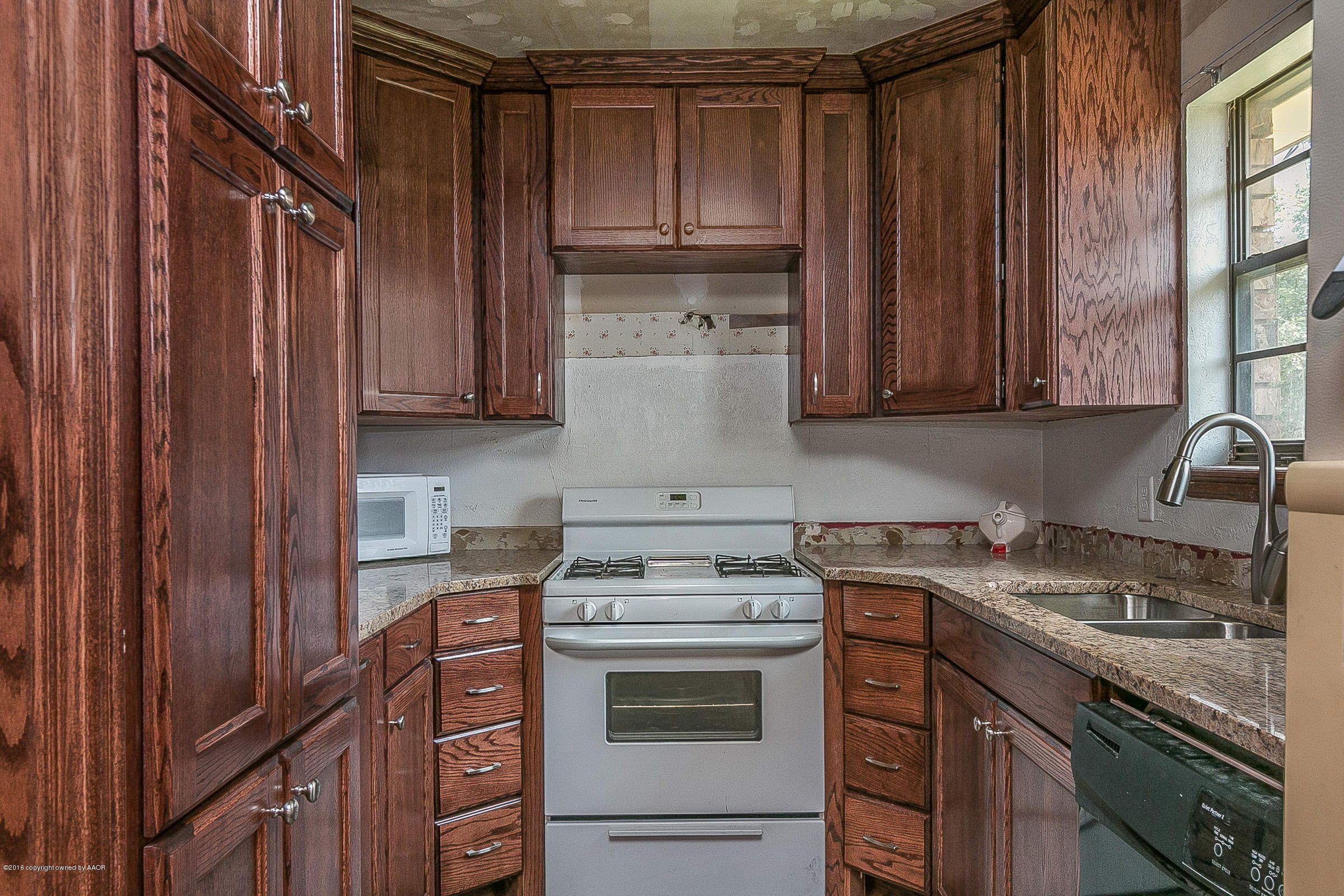 6002 Rutgers Street Amarillo, TX 79109 - Photo 5 of 15 Kitchen