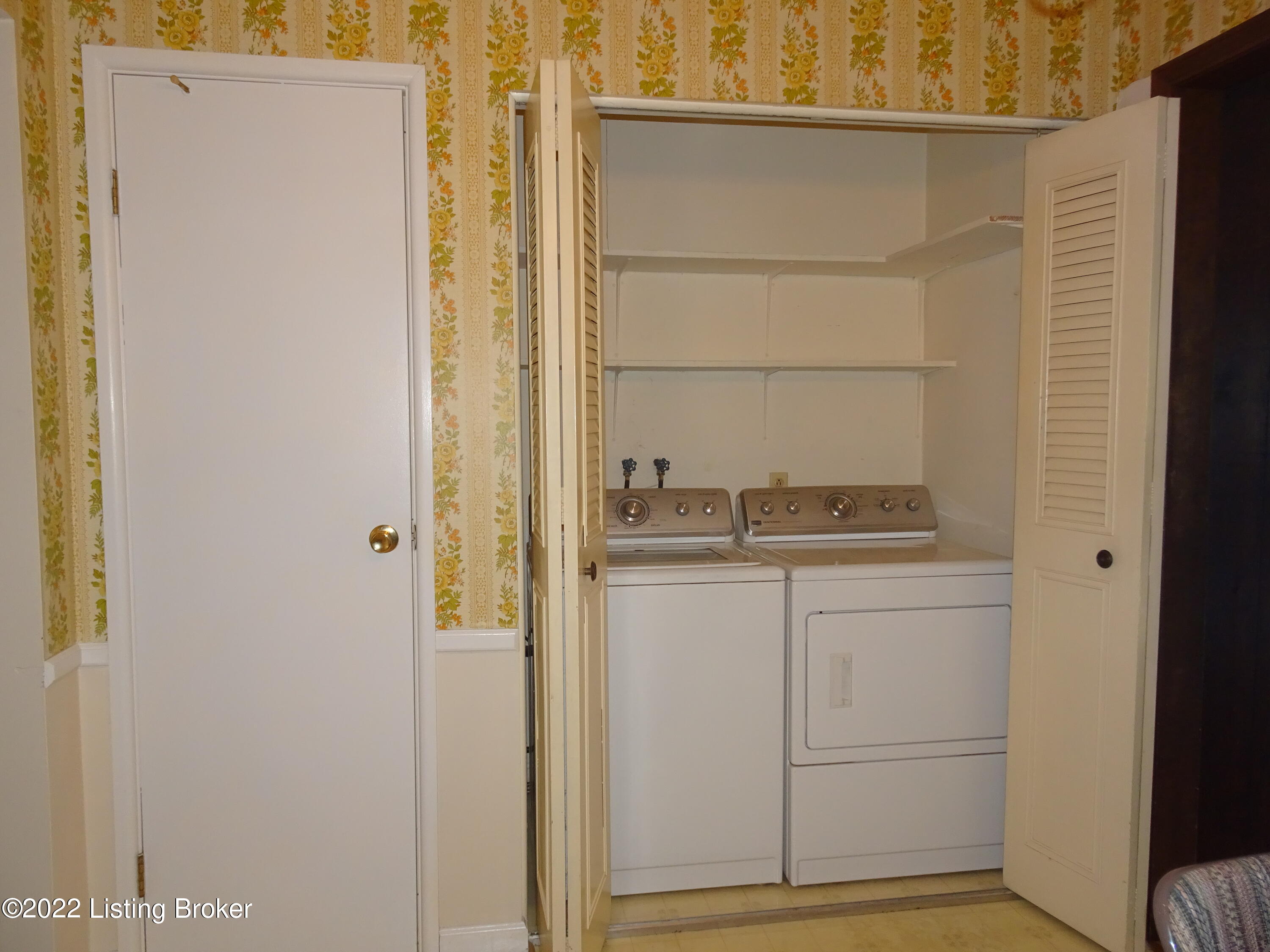 1828 Heaton Road Louisville, KY 40216 - Photo 5 of 17 DSC05127