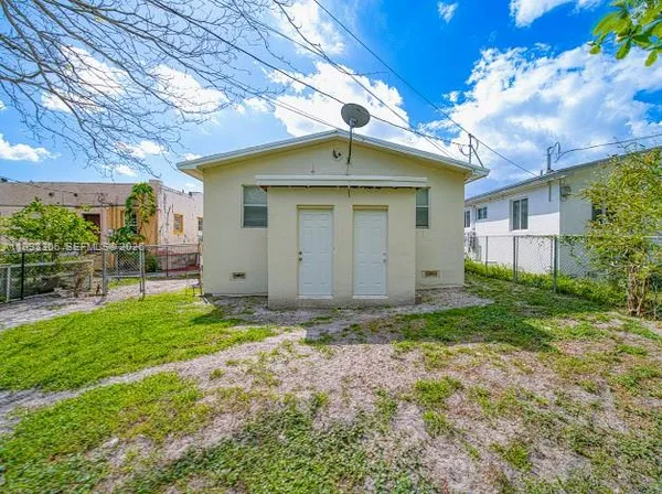 $2,400 | 1887 Northwest 48th Street, Unit 1887, Miami, FL 33142