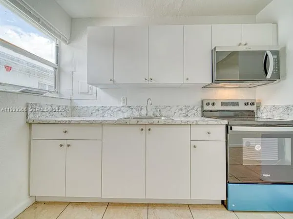 $2,400 | 1887 Northwest 48th Street, Unit 1887, Miami, FL 33142