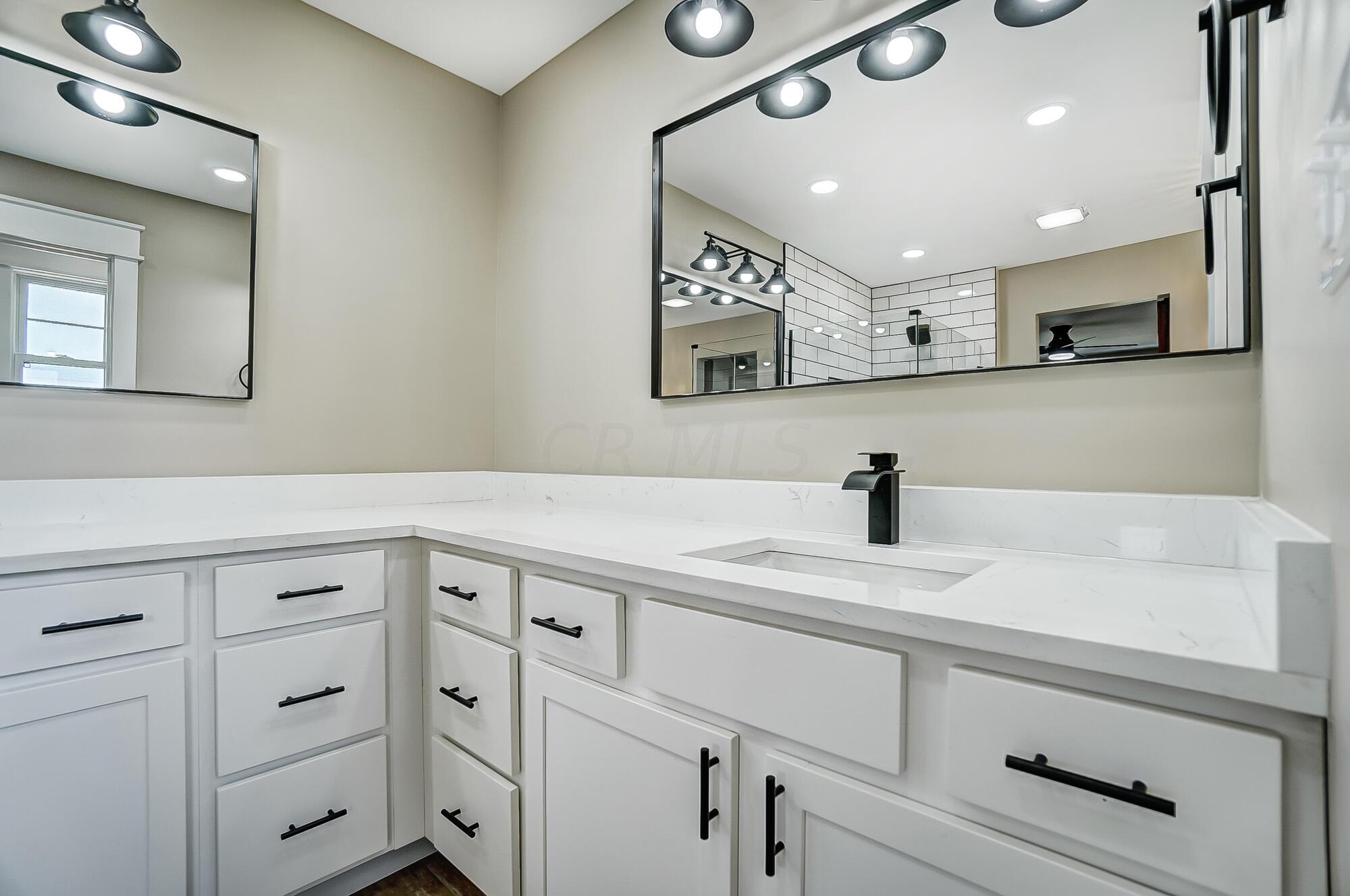 4453 Pleasantville Road Northwest Carroll, OH 43112 - Photo 35 of 87 Owner Suite-Private Bath - 4453 Pleasantville Road, Carroll, OH 43112