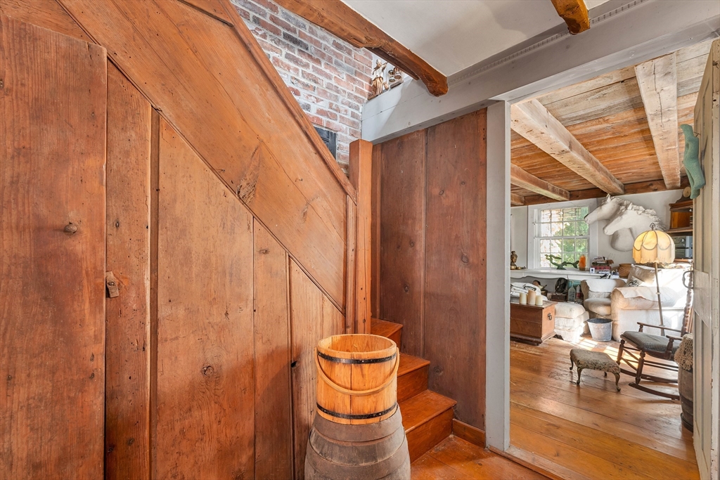 8 Ferry Road Salisbury, MA 01952 - Photo 25 of 42 a bathroom with a bathtub and a table