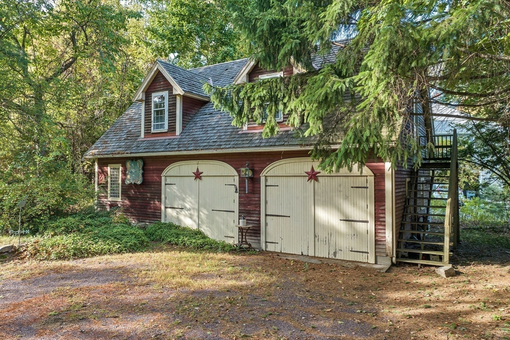 8 Ferry Road Salisbury, MA 01952 - Photo 33 of 42 a front view of a house with garden