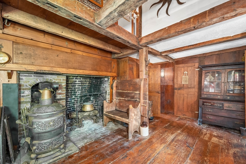 8 Ferry Road Salisbury, MA 01952 - Photo 9 of 42 a room with wooden furniture and windows