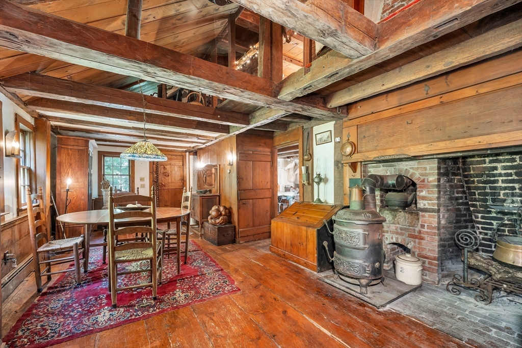 8 Ferry Road Salisbury, MA 01952 - Photo 10 of 42 a view of a livingroom with furniture