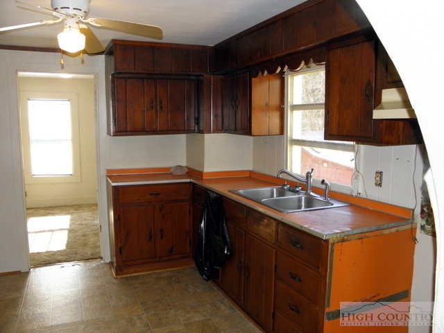 380 Hart Road Lansing, NC 28643 - Photo 8 of 12
