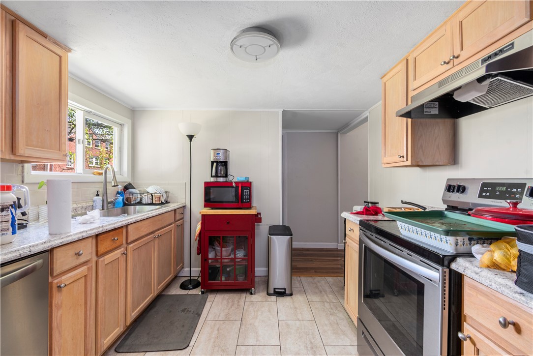 39 Fair Street Warwick, RI 02888 - Photo 14 of 29