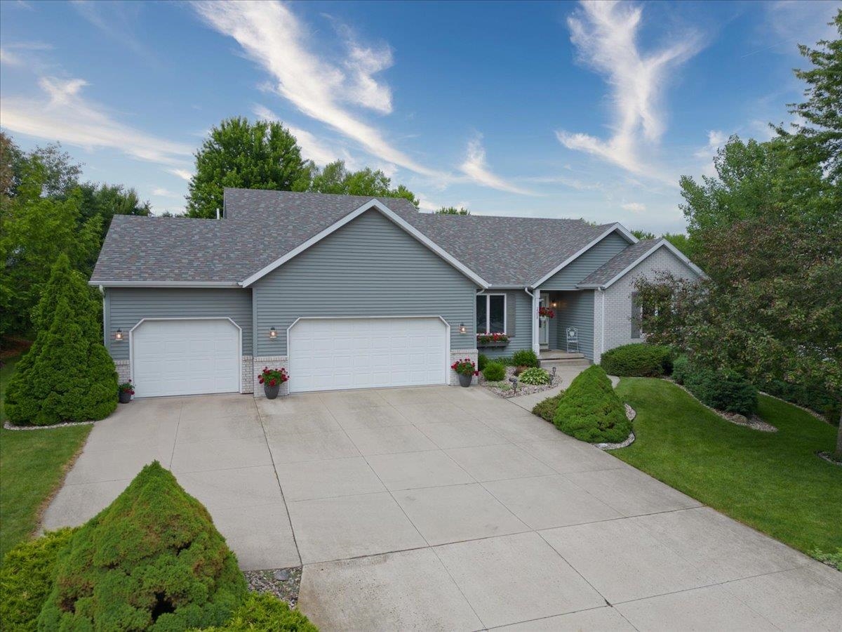 2308 Dynes Way Sun Prairie, WI 53590 - Photo 1 of 69