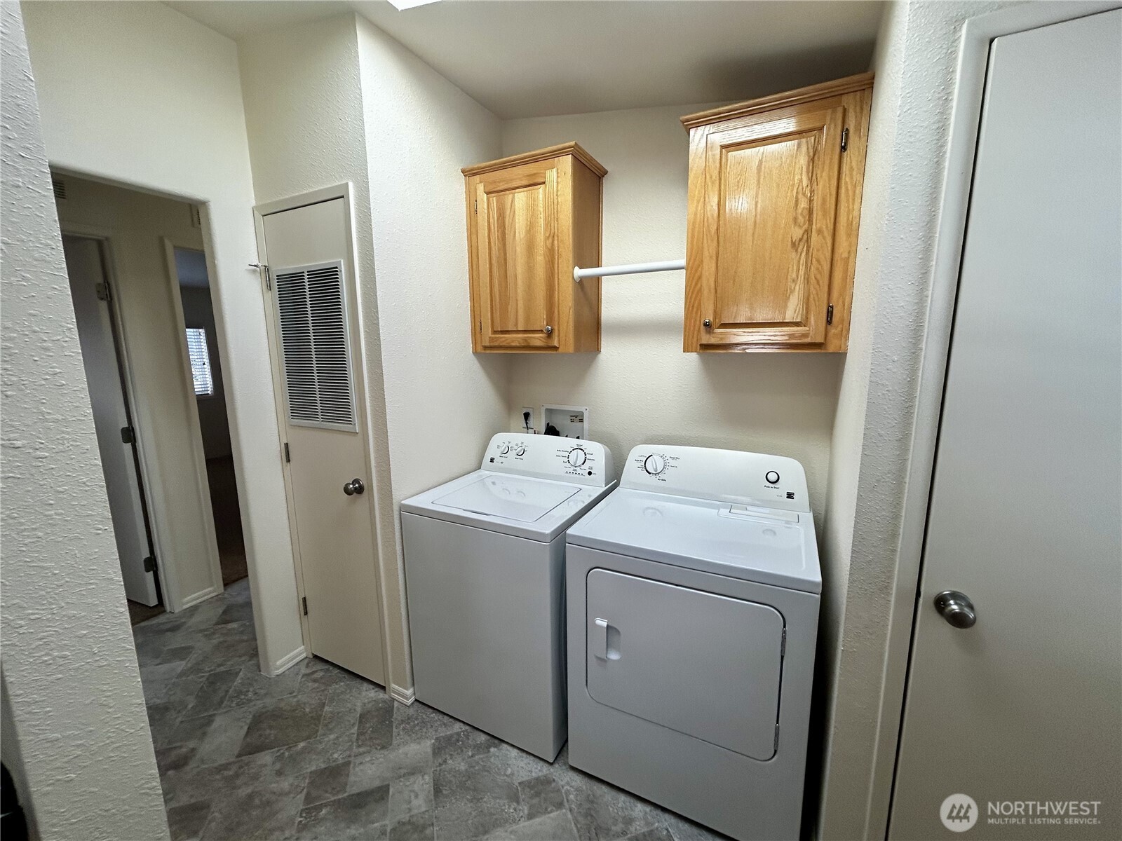 420 Cove Lane Sequim, WA 98382 - Photo 22 of 33 a utility room with dryer and washer