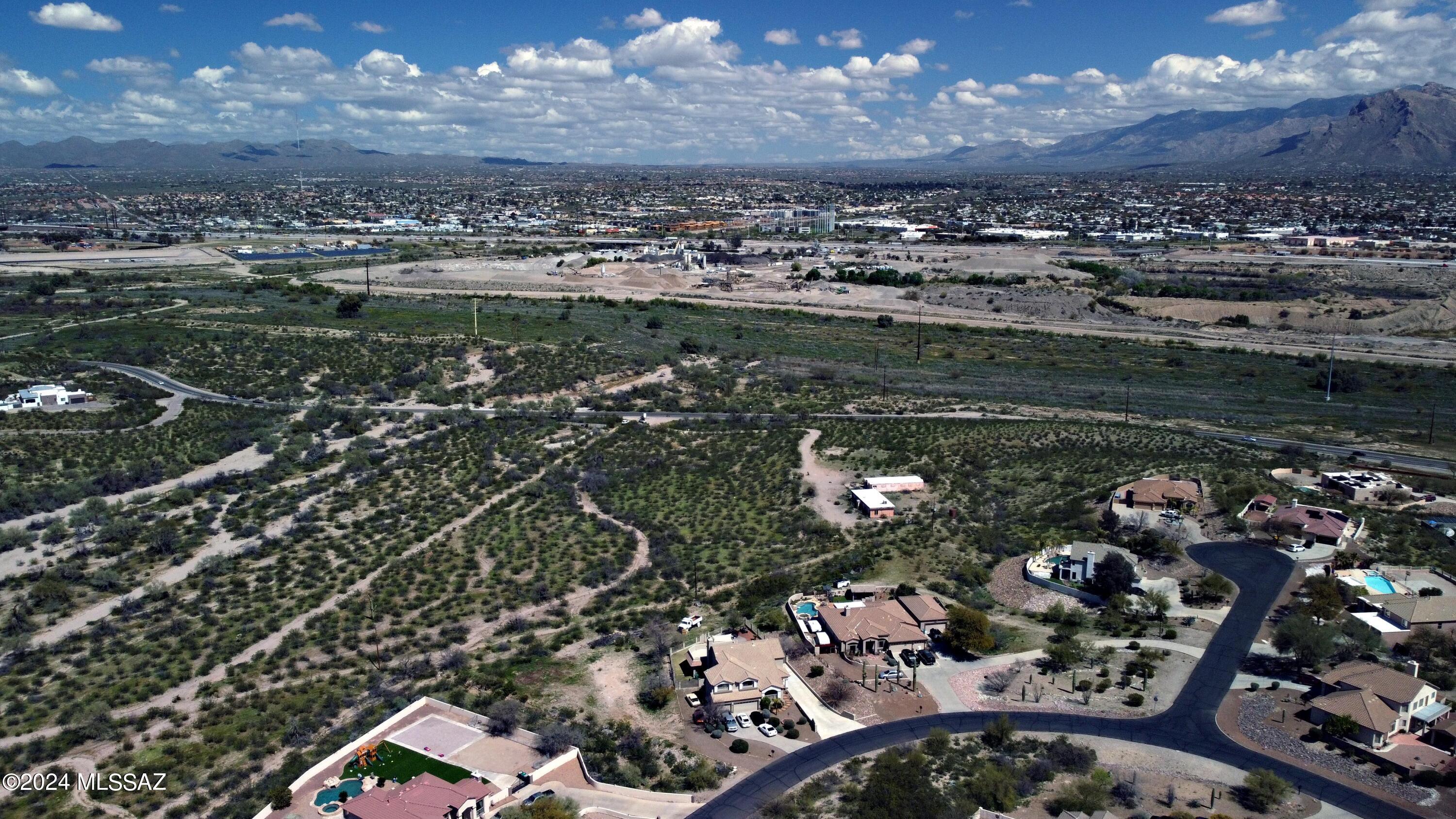 6055 North Silverbell Road, Unit 19 Tucson, AZ 85743 - Photo 3 of 7