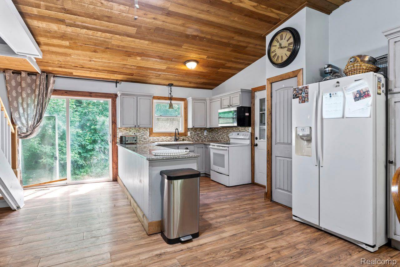 10431 Maple Road Hartland, MI 48353 - Photo 13 of 35 Gallery Image 13