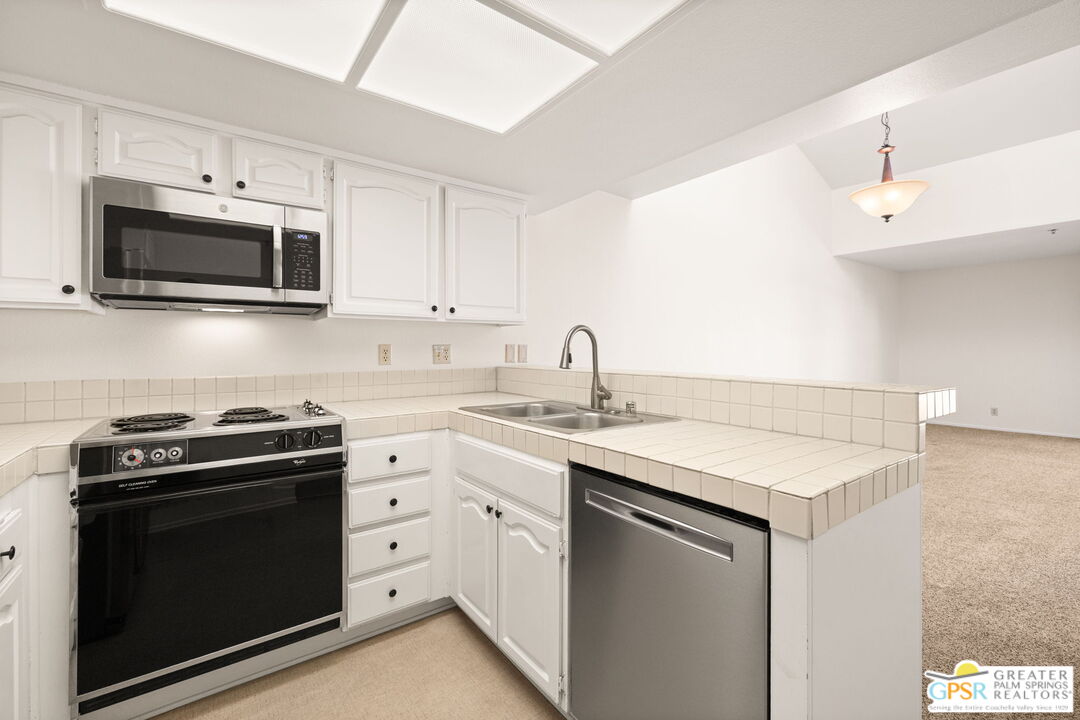 500 East Amado Road, Unit 121 Palm Springs, CA 92262 - Photo 12 of 30