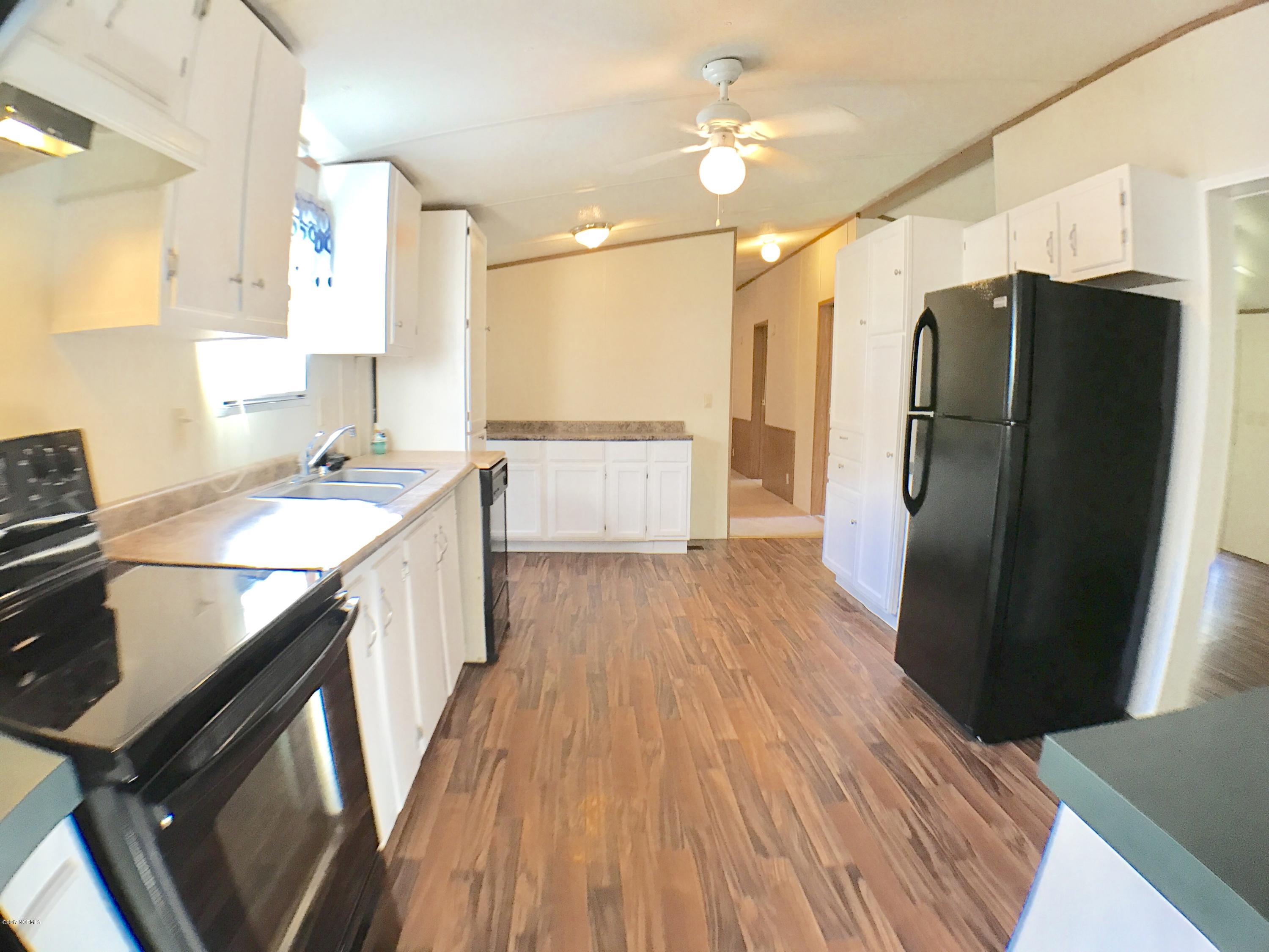 586 Harris Creek Road Jacksonville, NC 28540 - Photo 6 of 19 Kitchen