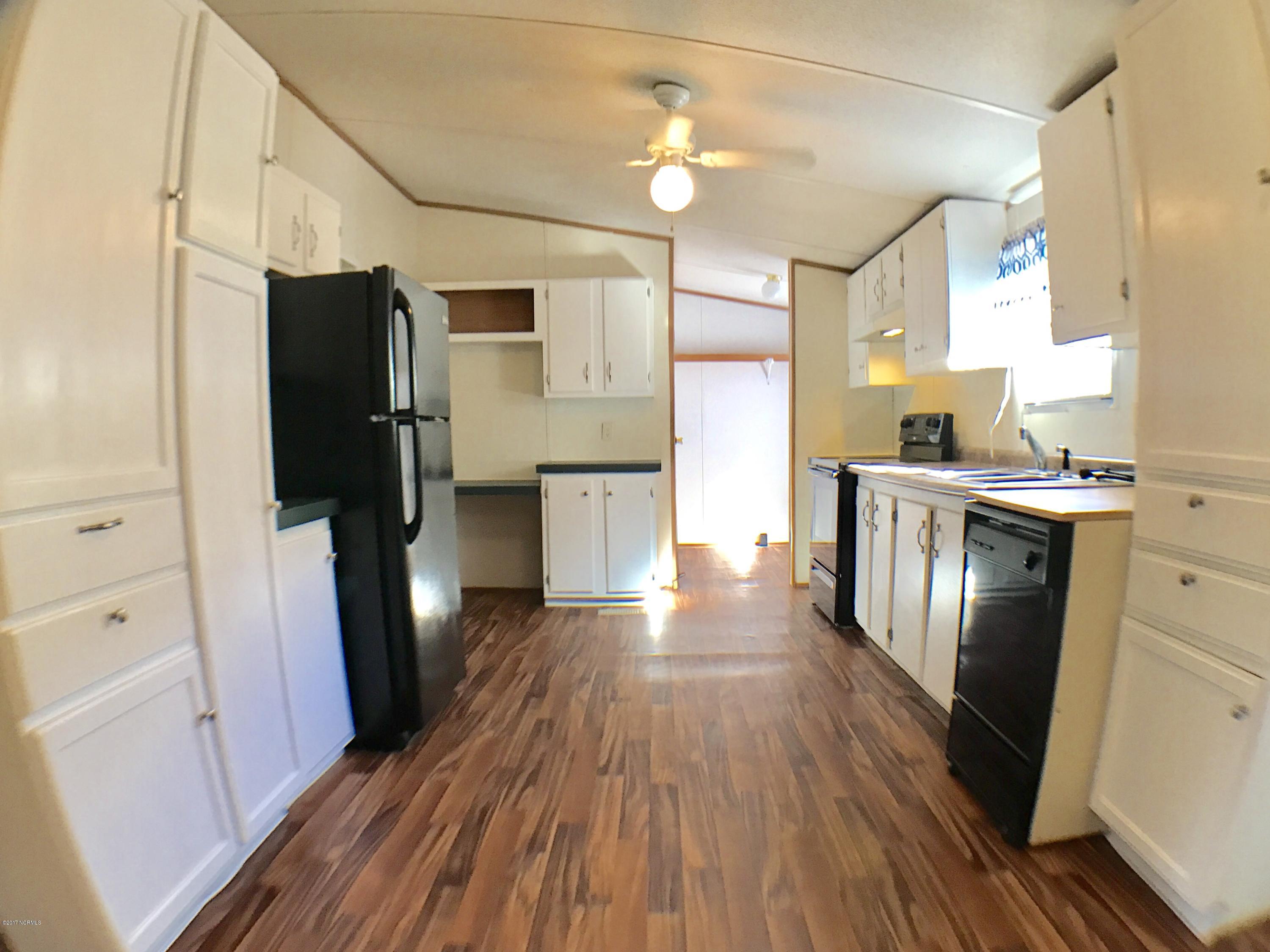 586 Harris Creek Road Jacksonville, NC 28540 - Photo 7 of 19 Kitchen