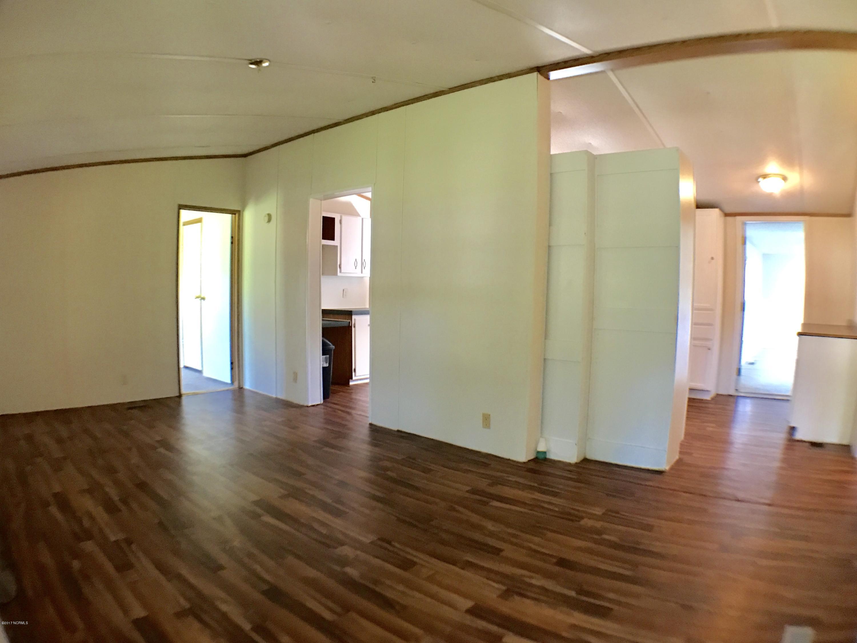 586 Harris Creek Road Jacksonville, NC 28540 - Photo 8 of 19 Living Room