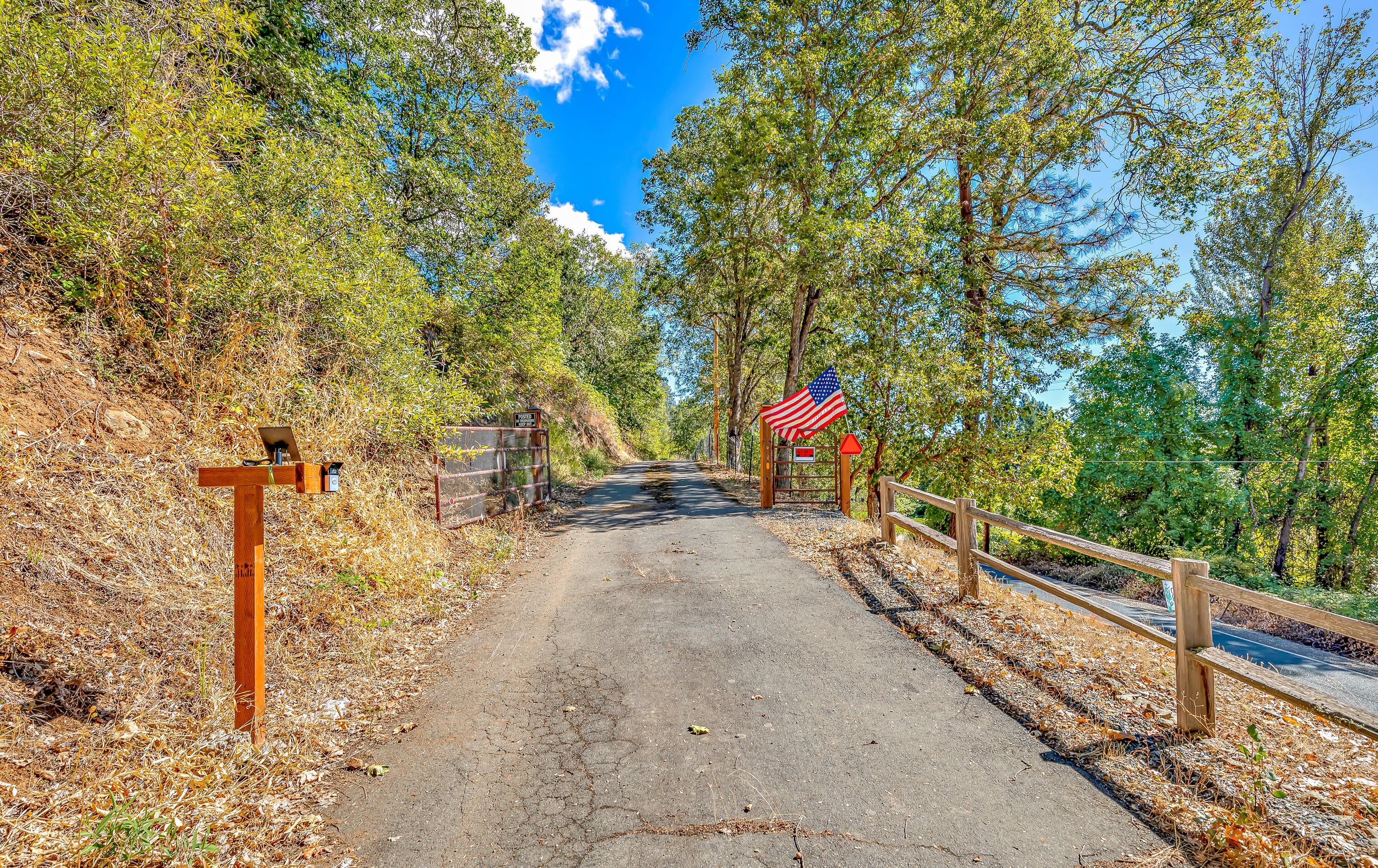 9552 North Applegate Road Grants Pass, OR 97527 - Photo 27 of 32 9R9A7448