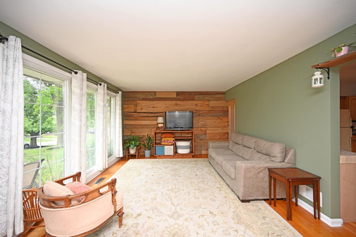 517 Rentz Place Cincinnati, OH 45238 - Photo 6 of 33 Gallery Image 6