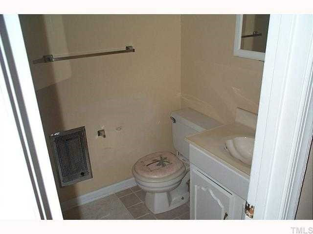 402 Barbour Road Smithfield, NC 27577 - Photo 4 of 12 2ND BATHROOM