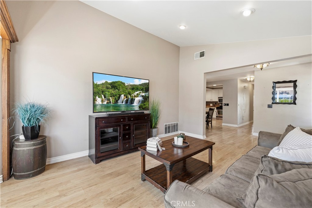 28221 Branch Road Castaic, CA 91384 - Photo 4 of 26