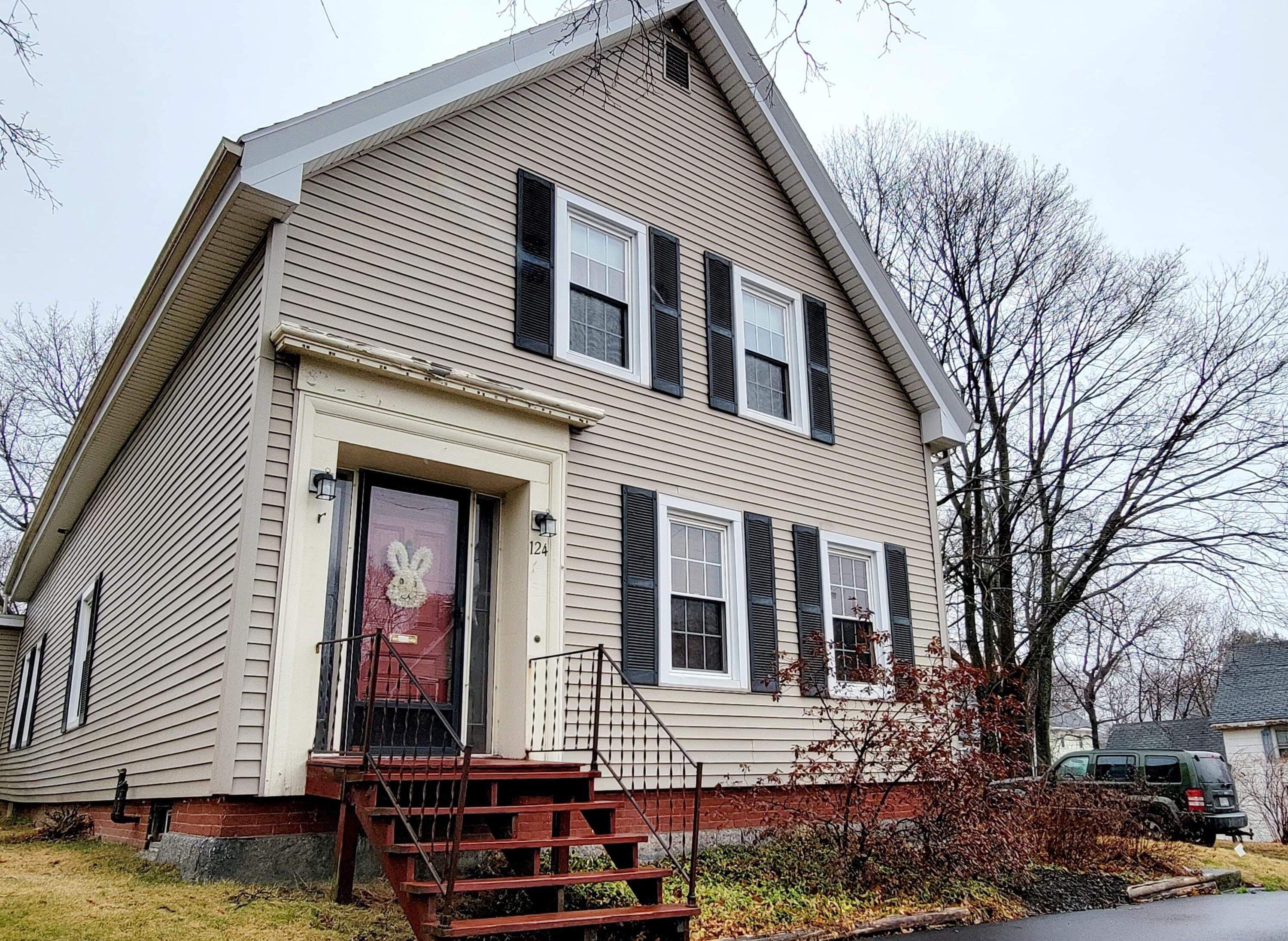 124 Warren Street Bangor, ME 04401 - Photo 2 of 26 received_942243493177892