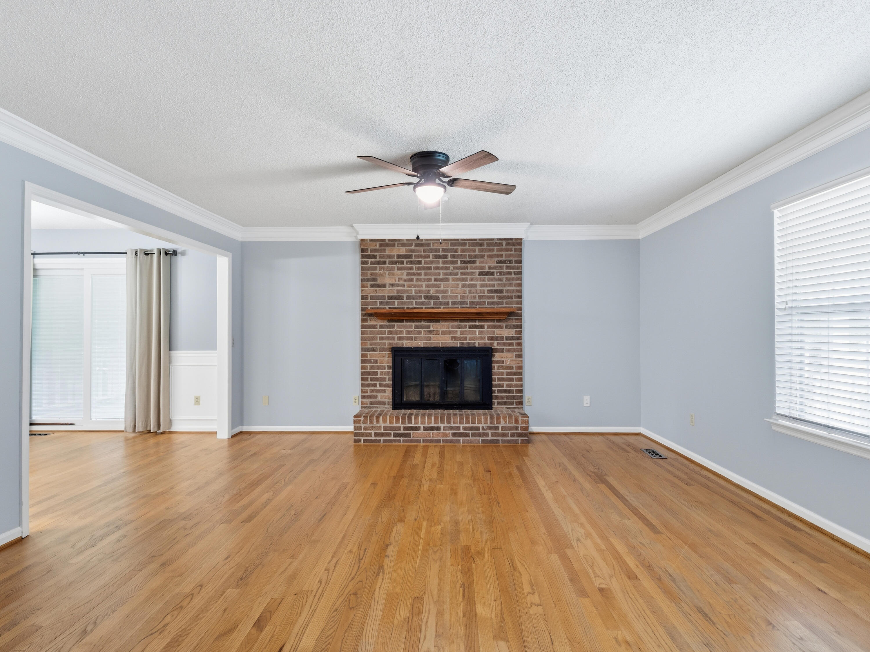 9002 Quail Run Drive Chattanooga, TN 37421 - Photo 4 of 19 Living Room