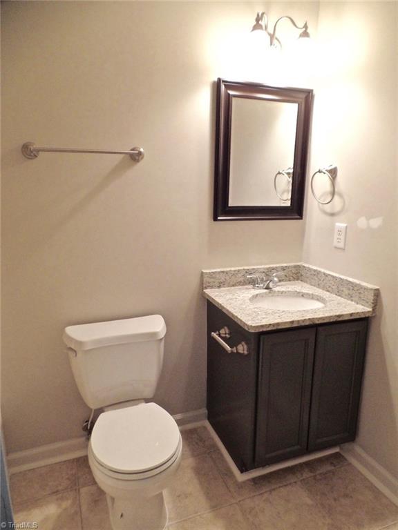 166 South Bridgewater Road Mount Airy, NC 27030 - Photo 7 of 11 Second full bath with granite vanity top.