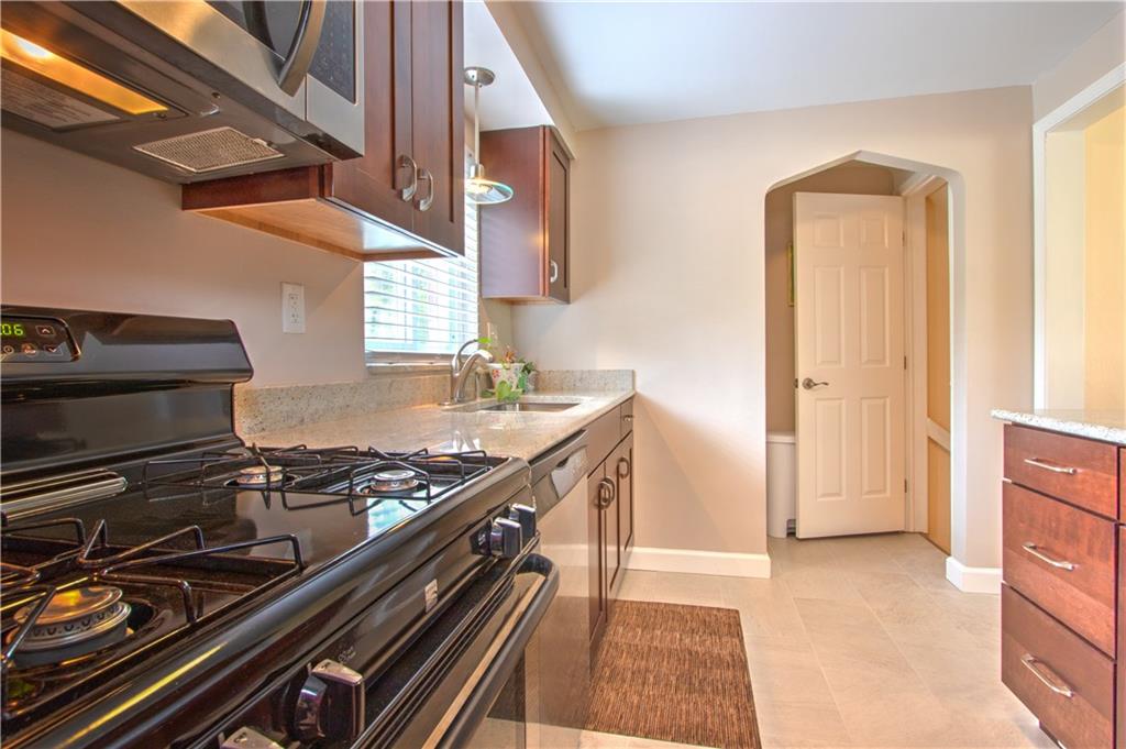 498 Haverhill Road Pittsburgh, PA 15228 - Photo 14 of 21