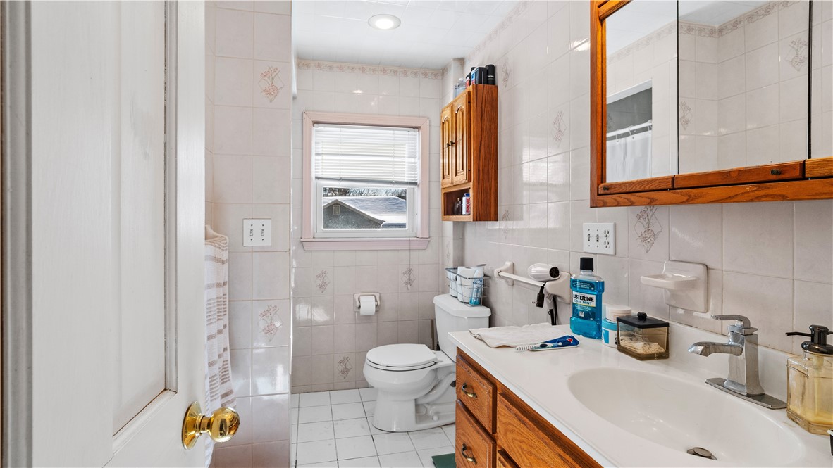 71 Bent Road East Providence, RI 02916 - Photo 18 of 37