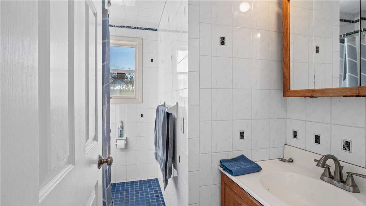 71 Bent Road East Providence, RI 02916 - Photo 20 of 37