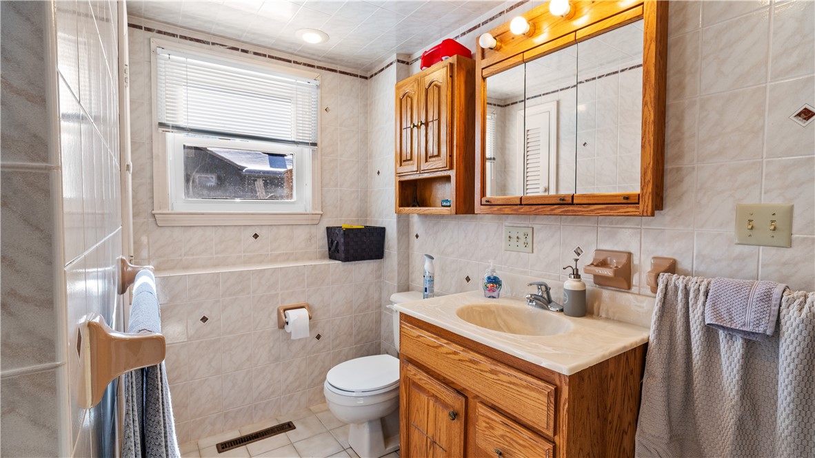 71 Bent Road East Providence, RI 02916 - Photo 26 of 37