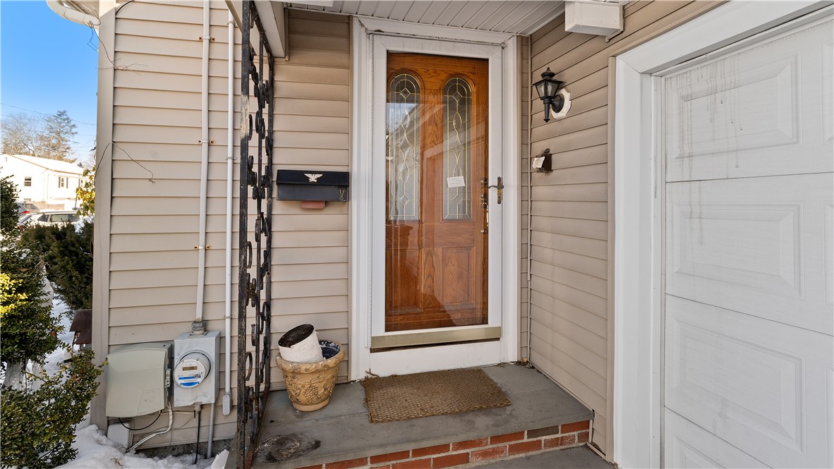 71 Bent Road East Providence, RI 02916 - Photo 3 of 37