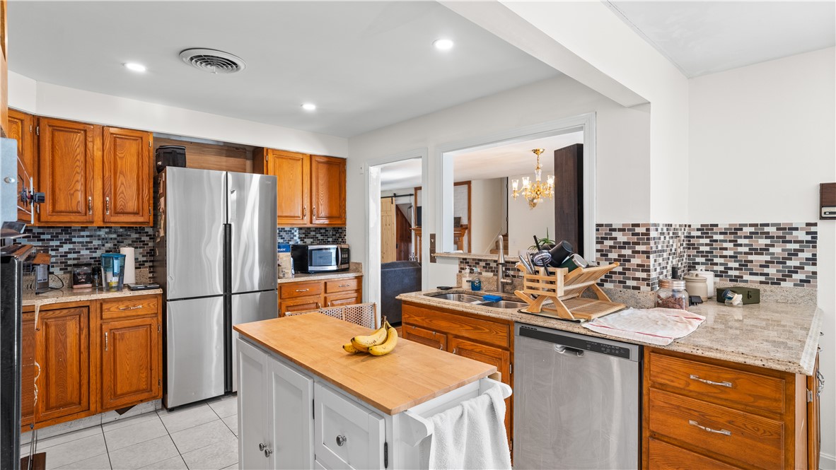 71 Bent Road East Providence, RI 02916 - Photo 4 of 37