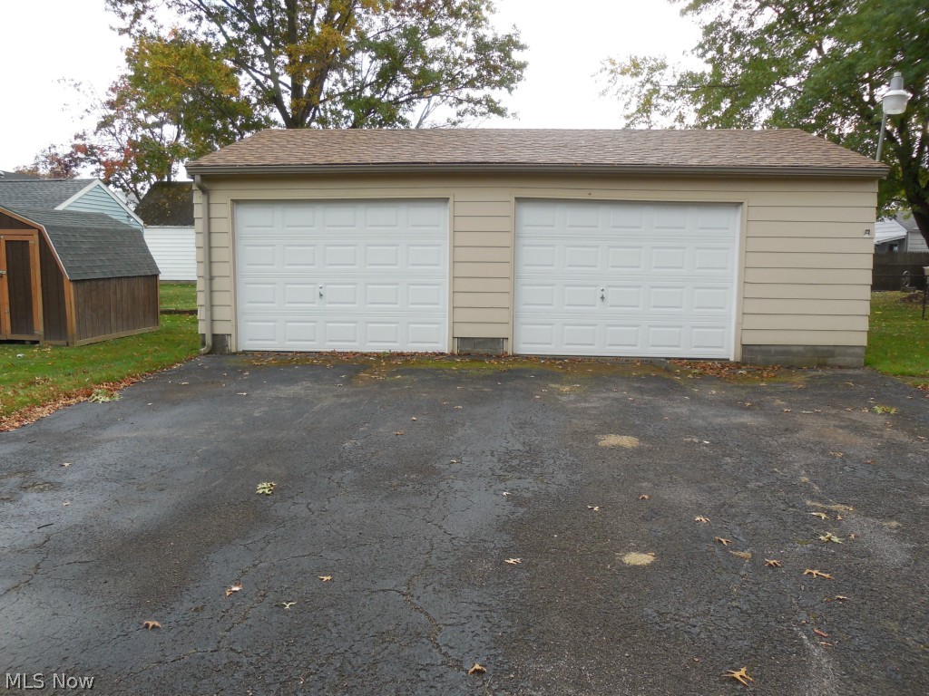 203 Jacobs Road Hubbard, OH 44425 - Photo 2 of 19