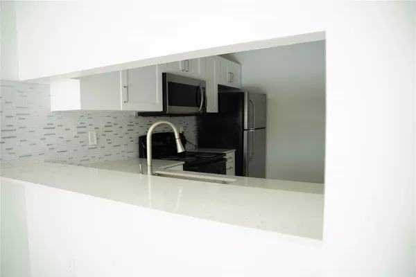 $2,400 | 11680 Northwest 39th Street, Coral Springs, FL 33065