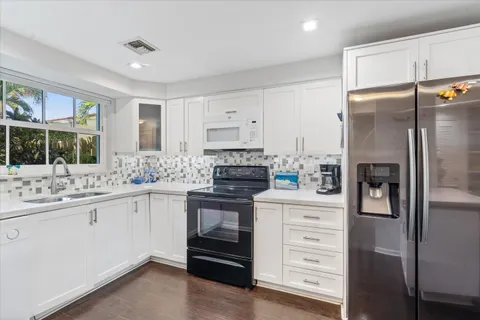 $565,000 | 6590 North Ocean Boulevard, Unit 9, Ocean Ridge, FL 33435